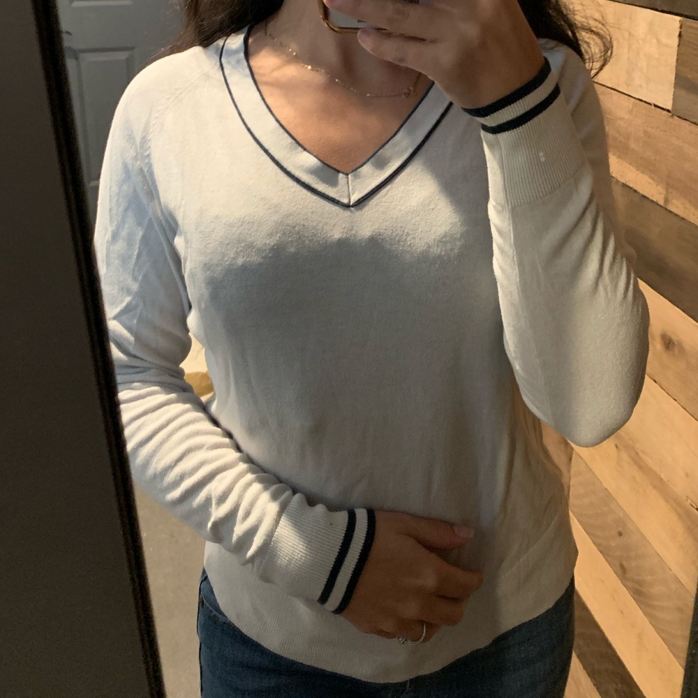 V neck, long sleeve